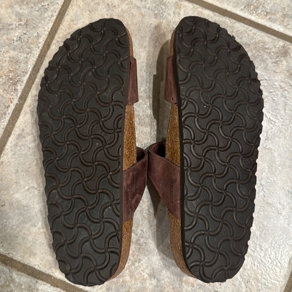 Birkenstock Brown Sandals with Classic Design - Picture 7 of 7
